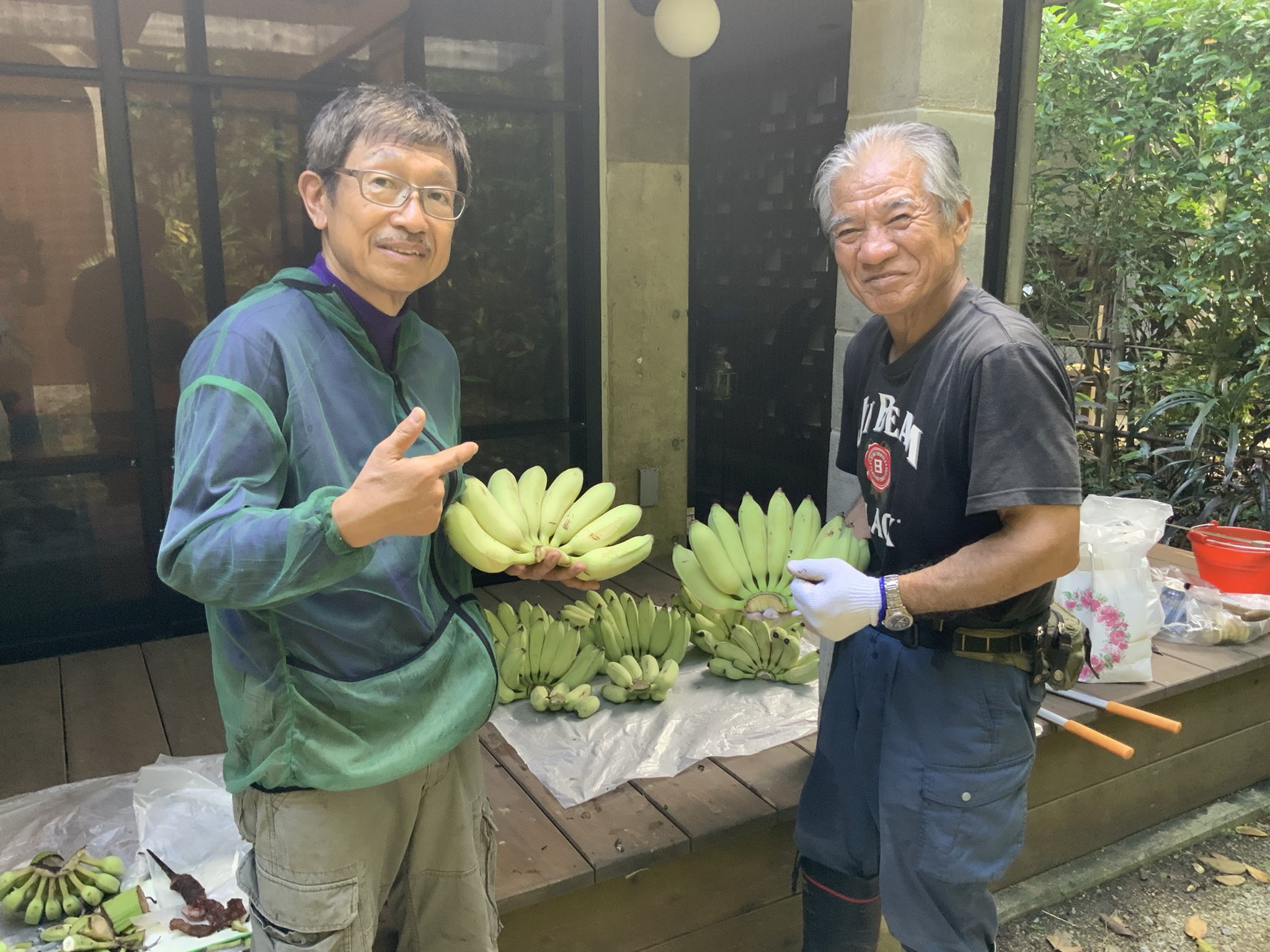 アップルバナナプロジェクト-キングコブラ大塚氏とシーサー上里氏